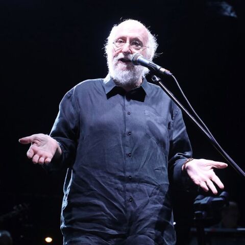 «Γιατί τα χρόνια τρέχουν χύμα»: Ο Διονύσης Σαββόπουλος μας «συστήνει» τον εαυτό του μέσα από τις σελίδες του βιβλίου που θα κυκλοφορήσει από τις εκδόσεις Πατάκη