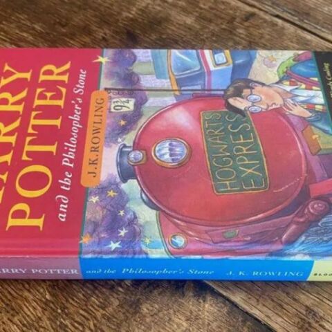 Βρετανία: Σπάνια πρώτη έκδοση του «Ο Χάρι Πότερ και η Φιλοσοφική Λίθος» πωλήθηκε 36.000 λίρες - Ένα από τα μόλις 500 σκληρόδετα αντίτυπα που εκδόθηκαν το 1997