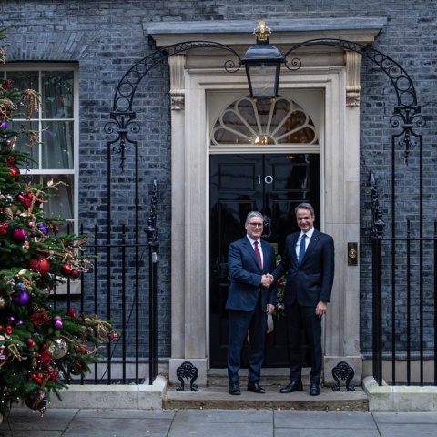 Ο Κυριάκος Μητσοτάκης με τον Κιρ Στάρμερ στη Ντάουνινγκ Στριτ