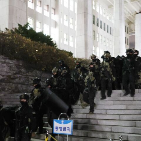 Νότια Κορέα: Σε φιάσκο εξελίσσεται η κήρυξη στρατιωτικού νόμου