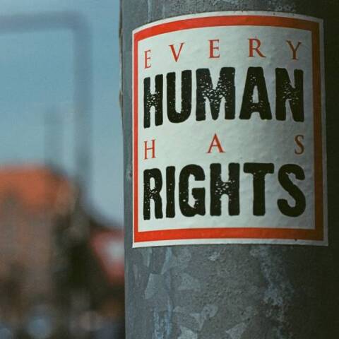 Η διαπολιτισμική και ενδοπολιτισμική σχετικότητα των δικαιωμάτων