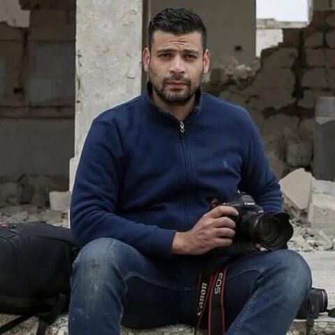 Συρία: 32χρονος βραβευμένος φωτορεπόρτερ του Γερμανικού Πρακτορείου Ειδήσεων σκοτώθηκε σε αεροπορική επιδρομή κοντά στη Χάμα.