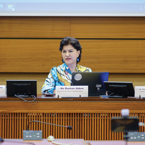 Έλληνες, σταθείτε πλάι μας: Η Ρουσάν Αμπάς μιλάει στην Athens Voice