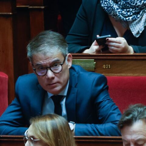 Γαλλία: Οι σοσιαλιστές δηλώνουν έτοιμοι να διαπραγματευθούν για τον σχηματισμό νέας κυβέρνησης - Ο Ολιβιέ Φορ θα γίνει δεκτός στο μέγαρο των Ηλυσίων