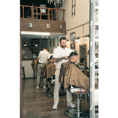Peaky Barbers: Όταν η περιποίηση του άνδρα είναι μια αληθινή ιεροτελεστία