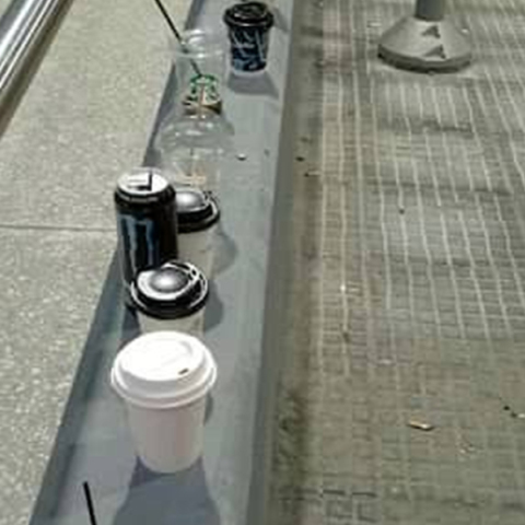 Βρομιάρηδες επειδή «δεν είχε κάδο»