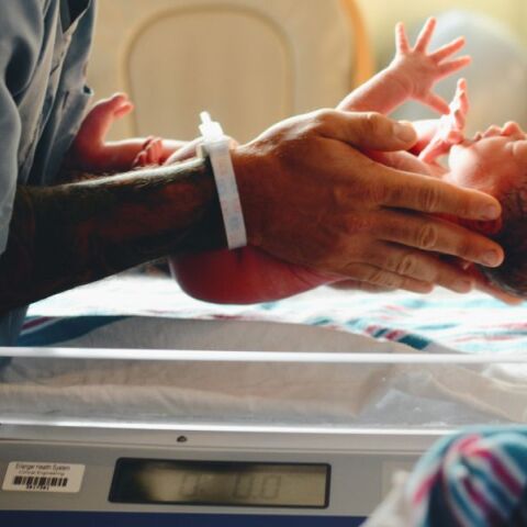 Ο πρόωρος τοκετός έχει επιπτώσεις ακόμα και 40 χρόνια μετά