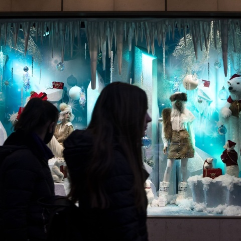 Βιτρίνα στολισμένη χριστουγεννιάτικα