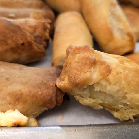 Πού θα βρεις σπιτική, αυθεντική, τρικαλινή πίτα στο Κολωνάκι;