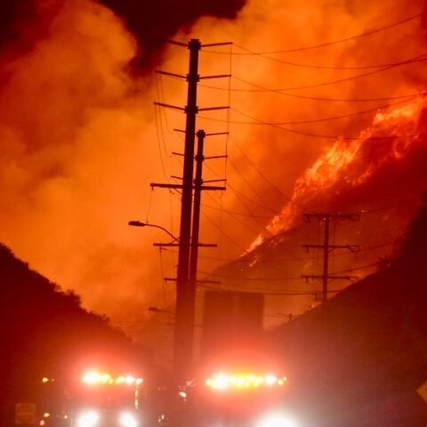 Μεγάλη φωτιά κοντά στο Λος Άντζελες - Εκκενώνονται σπίτια διασήμων στο Μαλιμπού