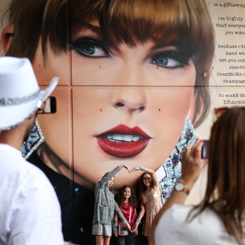 Όποιος δεν αποδέχεται την απήχηση της Taylor Swift κάνει λάθος