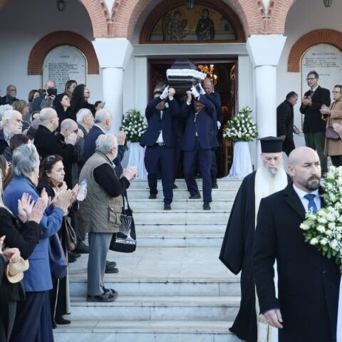 Κώστας Γεωργουσόπουλος: Συγκίνηση στο τελευταίο αντίο στον σπουδαίο θεατράνθρωπο