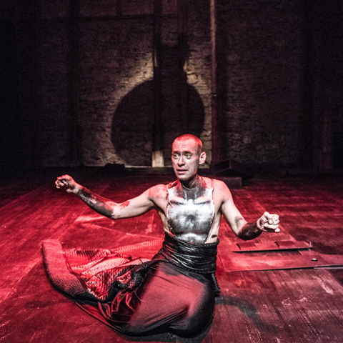 Κριτική του Δημήτρη Τσατσούλη για το έργο «Αιαυτός» του Δημήτρη Δημητριάδη, σε σκηνοθεσία Χάρη Φραγκούλη, στο θέατρο Σφενδόνη