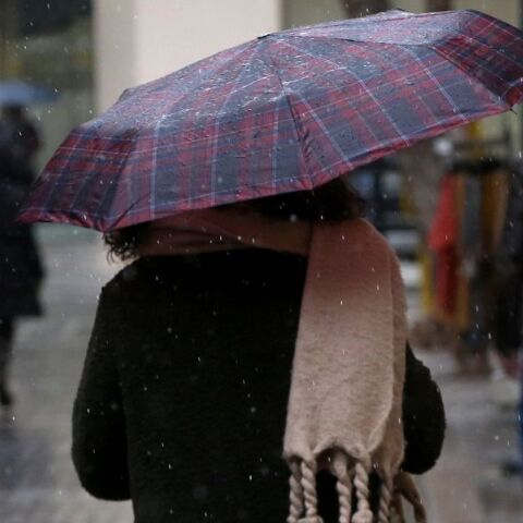 Βροχές και χιόνια από την Κυριακή 