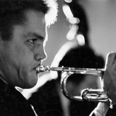 Chet Baker: Η διαδρομή του μεγάλου τρομπετίστα της τζαζ και οι αλλαγές στη μουσική του.