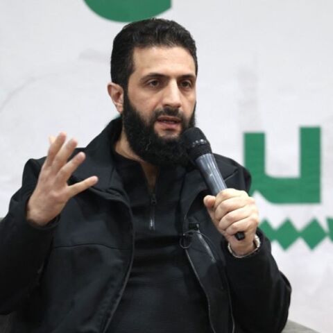 Ο Αμπού Μοχάμεντ αλ Τζολάνι μεταμορφώνει την εικόνα του - αλλά τι πραγματικά σχεδιάζει;