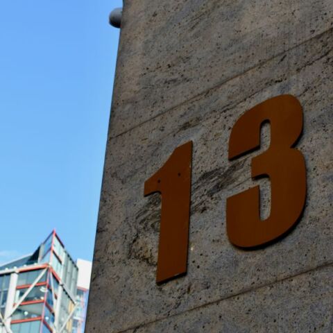 Παρασκευή και 13 σήμερα: Γιατί θεωρείται γρουσούζικη μέρα