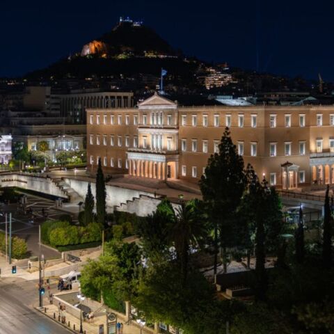 Διεθνής διάκριση για τον αρχιτεκτονικό φωτισμό του μεγάρου της Βουλής των Ελλήνων και του μνημείου του Άγνωστου Στρατιώτη στα LIT Lighting Design Awards