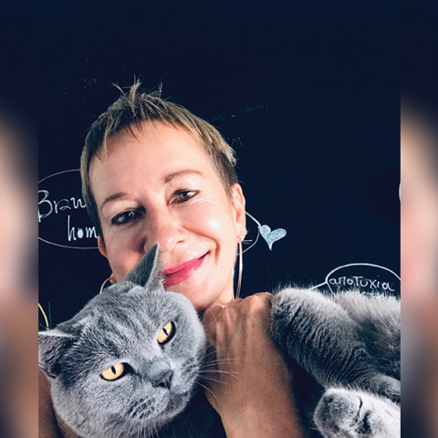 Η Λένα Διβάνη και ο γάτος της, ο Ζάχος