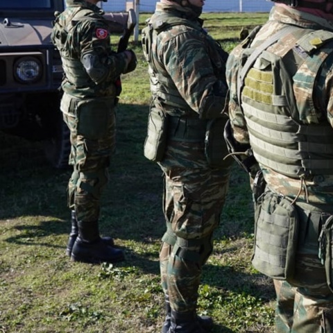 Στρατιώτες σε στρατόπεδο