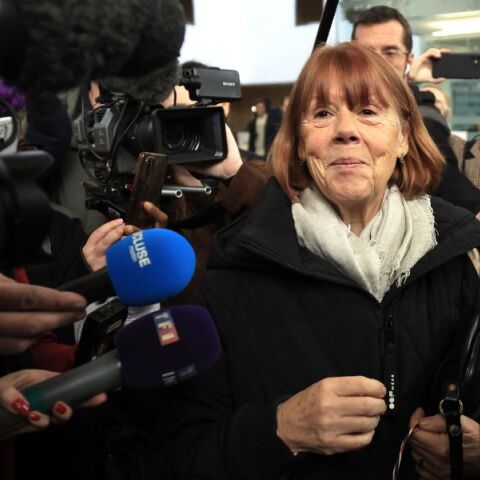 Γαλλία: Ο πρώην σύζυγος της Ζιζέλ Πελικό ζήτησε συγγνώμη και χαιρέτισε «το θάρρος» της απευθυνόμενος στο δικαστήριο της Αβινιόν.