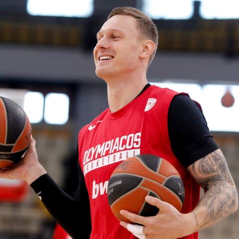 Γιάνις Τίμα: Είχε «δείξει» πως θα αυτοκτονήσει σε ανάρτηση της πρώην συζύγου του - Τι είχε γράψει ο πρώην μπασκετμπολίστας του Ολυμπιακού