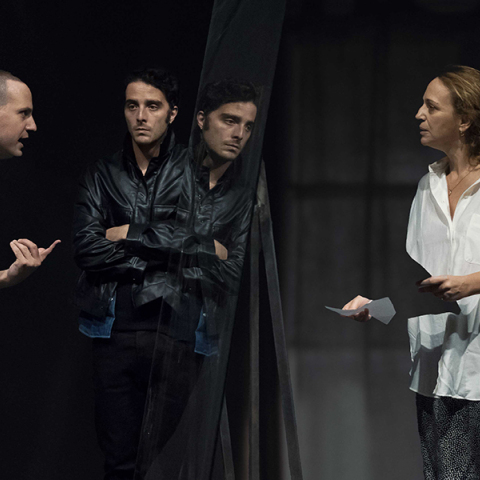 Γυάλινος κόσμος: μια ενδιαφέρουσα και εν μέρει ανατρεπτική πρόταση από τον Αντόνιο Λατέλα