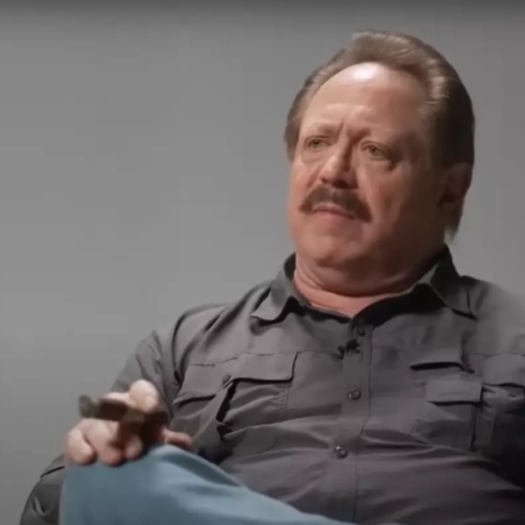 Ο εξυπνότερος άνθρωπος του κόσμου απαντά στο αν υπάρχει Θεός 