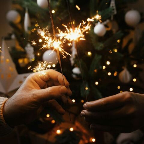 Ποιοι γιορτάζουν σήμερα 23 Δεκεμβρίου 2024; Το εορτολόγιο της Athens Voice σου τους θυμίζει. Μην ξεχάσεις να τους δώσεις τις καλύτερες ευχές σου!