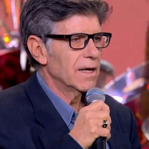 Γιάννης Μπέζος