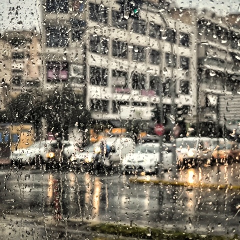 Τζάμι βρεγμένο από τη βροχή