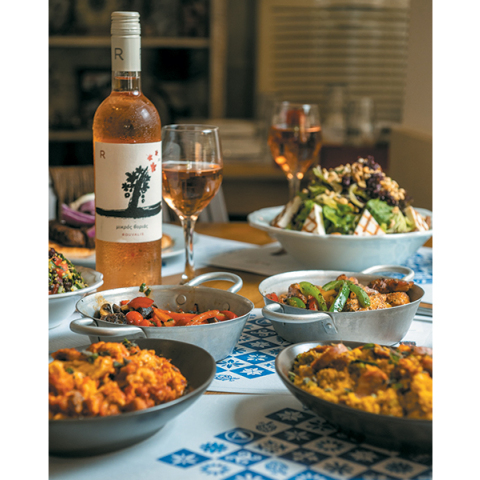 Κυβέλη: Εδώ οι γιορτές είναι οικογενειακή (και πολύ νόστιμη) υπόθεση