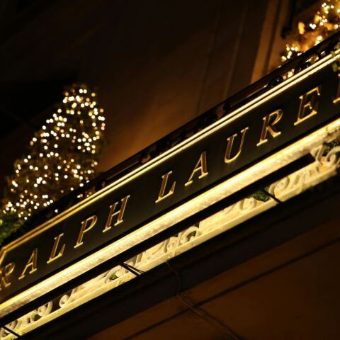 Ralph Lauren: Αποζημίωση 2,6 εκατ. δολαρίων για κλοπή πνευματικών δικαιωμάτων από κινεζικές εταιρείες