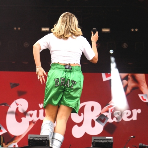 Ανασκόπηση 2024: Από το Brat summer στο Demure – Οι slang λέξεις της χρονιάς 