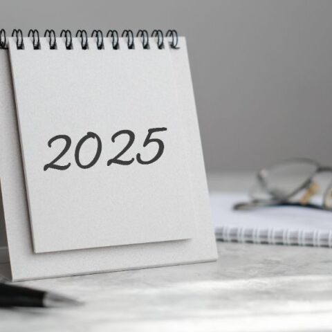 Όλες οι αργίες και τα τριήμερα του 2025 