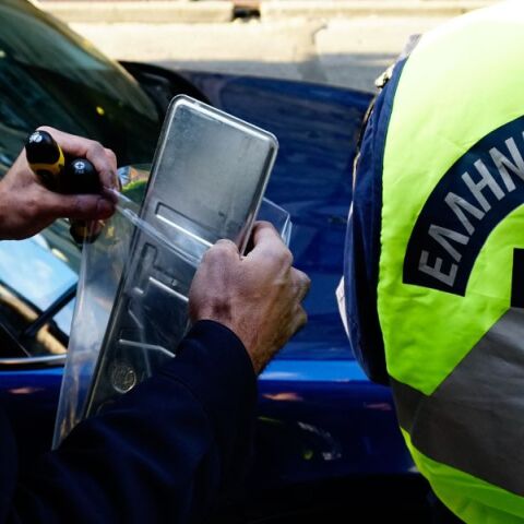 Δήμος Αθηναίων: Από 20 Δεκεμβρίου η επιστροφή των πινακίδων σε κατόχους αυτοκινήτων και μοτοσικλετών λόγω της περιόδου των Χριστουγέννων