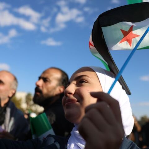 Κορυφαίοι διπλωμάτες των ΗΠΑ φθάνουν στη Δαμασκό για να συναντήσουν τους νέους ηγέτες της Συρίας, στην πρώτη τους επίσκεψη μετά την αποπομπή του Άσαντ