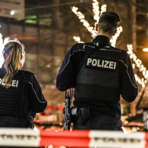 Γερμανία: Για κενό ασφάλειας στη χριστουγεννιάτικη αγορά του Μαγδεμβούργου έκανε λόγο ειδικός σε θέματα τρομοκρατίας μετά την επίθεση. 