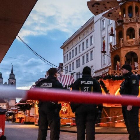 Γερμανία - Επίθεση σε χριστουγεννιάτικη αγορά στο Μαγδεμβούργο: Η κυβέρνηση Σολτς στόχος επικρίσεων - Ο 50χρονος Σαουδάραβας γιατρός ήταν γνωστός στις αρχές.