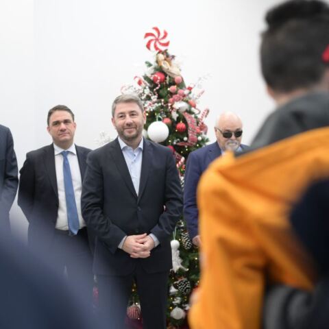 Τα κάλαντα των Χριστουγέννων άκουσε ο Νίκος Ανδρουλάκης