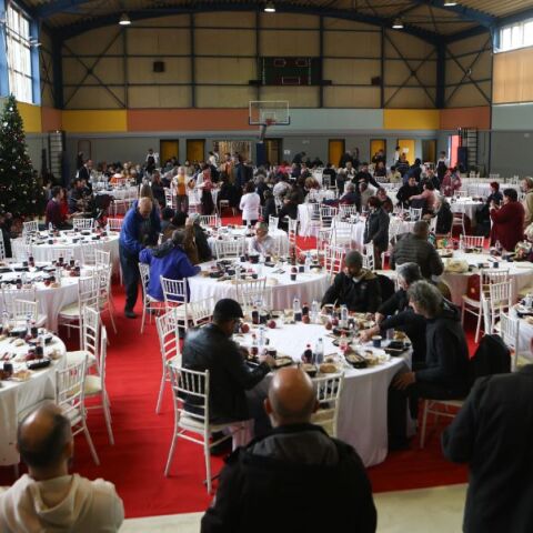 Δήμος Αθηναίων: 2.300 «γεύματα αγάπης» για τα Χριστούγεννα και την Πρωτοχρονιά