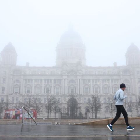Χάος στα βρετανικά αεροδρόμια λόγω ομίχλης 