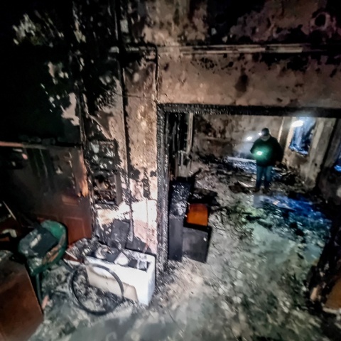 Στιγμιότυπο από τα αποκαΐδια στον χώρο του ξενοδοχείου