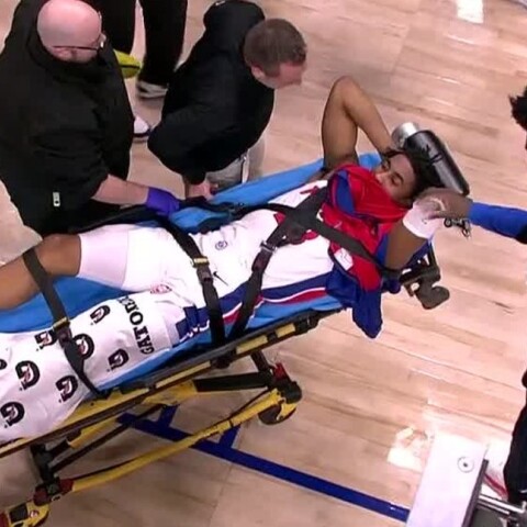 Σοκαριστικός τραυματισμός του Άιβι – Αποχώρησε με φορείο ο σταρ των Πίστονς 