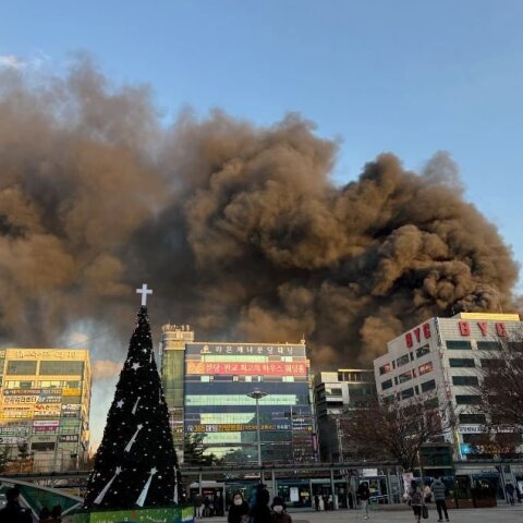 Φωτιά σε πολυόροφο κτίριο στη Νότια Κορέα