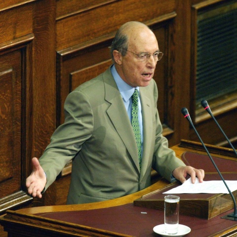 Ο Κώστας Σημίτης στο βήμα της Βουλής