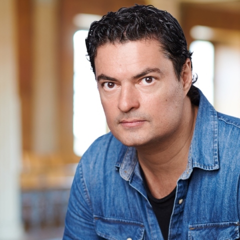 «Σουίνι Τόντ»: Ο Γιώργος Πέτρου μιλάει για το πιο ανατρεπτικό μιούζικαλ του Broadway