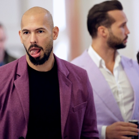 Ο Άντριου Τέιτ και το κόμμα του 