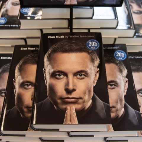 Έλον Μασκ και το απειλητικό σύστημα εξουσίας του Μαρ-α-λάγκο