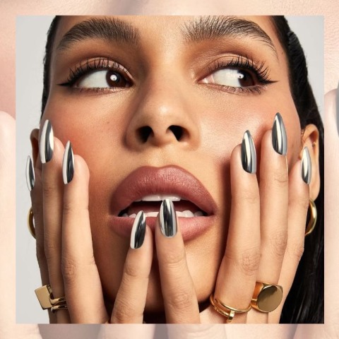 Dark feminine αισθητική: Η νέα τάση στα νύχια  